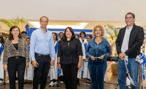 Amada Badia, Abad López, Alicia Álvarez, Lourdes Javier Campos y  Lony Fernández.