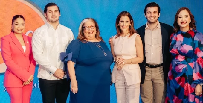 Carla Marrero, Óscar Valiente, Lil Esteva, Ligia Bonetti, Eduardo Valiente y Grasy Rivera.