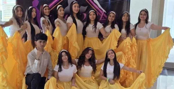 Parte de los talentos que participan en el evento.