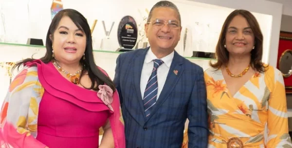 Sulin Lantigua de Glass, Ignacio Glass y Rossy Escoto.