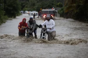Lluvias provocan inundaciones en Juana Méndez tras advertencia por canal en el río Masacre