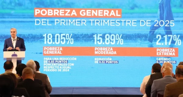 Momentos en que el jefe de Estado  respondía a las diversas preguntas de los periodistas.  Jose Francisco
