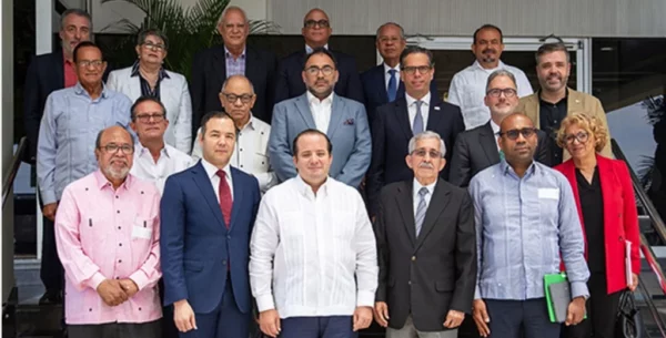 El encuentro entre delegados y el CES fijó la fecha de la reunión de trabajo en la Biblioteca Nacional.