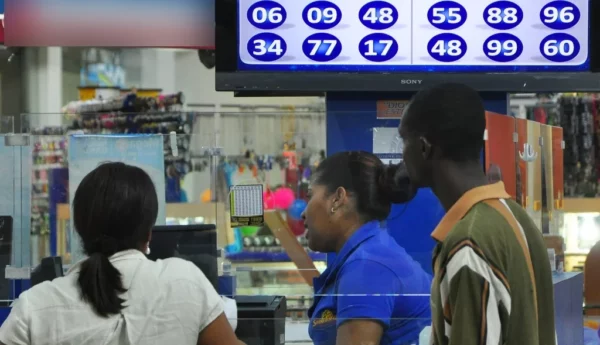 En el  país  abundan las bancas de loterías instaladas en cualquier esquina, donde se apuesta  local e internacional.