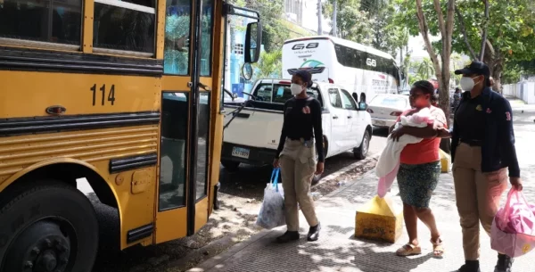 Las autoridades dominicanas realizan operativos contra inmigrantes indocumentados en diferentes provincias. José de León