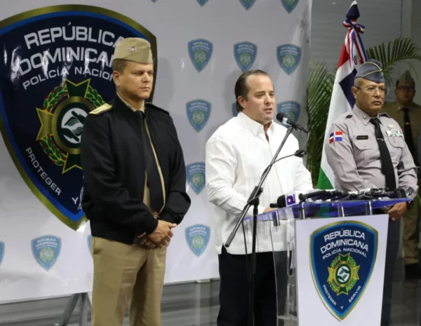 José Ignacio Paliza  ofrece detalles de la reunión celebrada en la sede de la Policía.