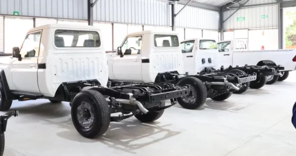 Además de ambulancias, también se ensamblan otros tipos de vehículos. José de León