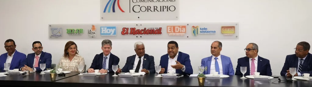 El director de Bienes Nacionales, Rafael Burgos Gómez,justificó en la propiedad de cinco minas la existencia de la Corporación Dominicana de Empresas Estatales (CORDE). José de León