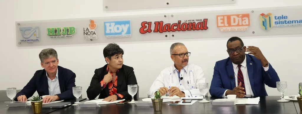 Montás entiende que la factura electrónica da apertura a riesgo de seguridad electrónica y de infoxicación, alertó en el Almuerzo del Grupo de Comunicaciones Corripio.