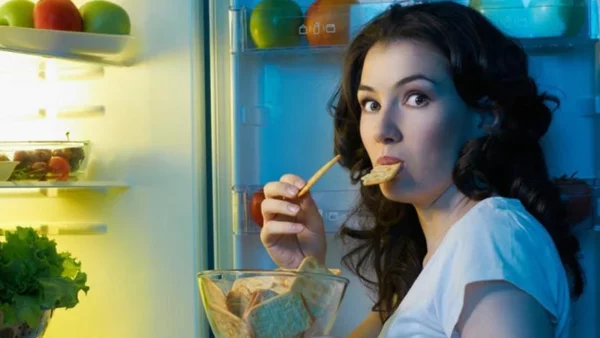 Cómo controlar el antojo entre horas: los cinco tips clave de una nutricionista