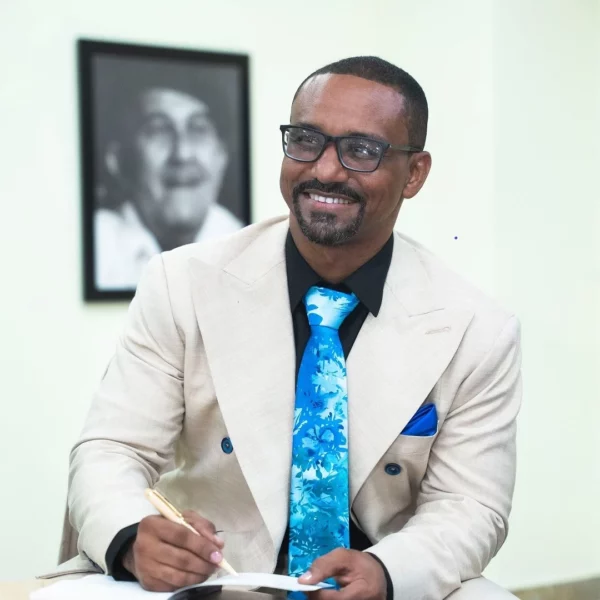 El autor del libro Bernabé Lagrulé.