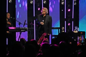 Braulio cantó para las madres en el país