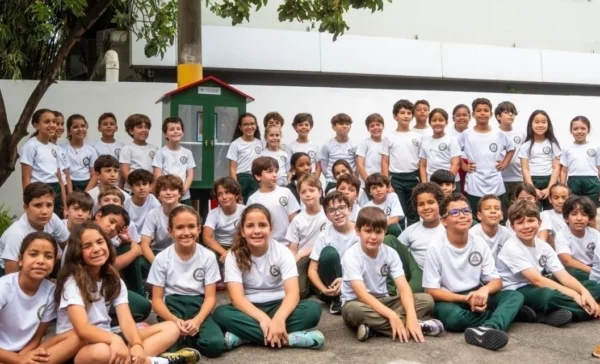 Alumnos de cuarto grado del Saint Michael’s School inauguran la primera “Little Free Library” escolar de RD