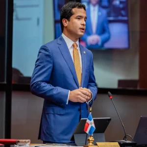 Omar Fernández propone inhabilitar de por vida a funcionarios involucrados en tráfico de migrantes