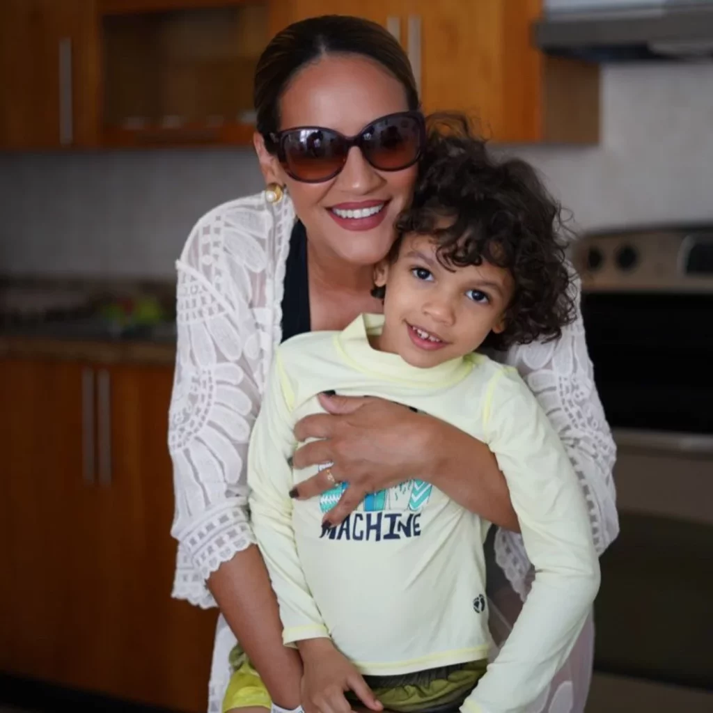 Wanda Sánchez y su hijo  Isaack David Carvajal Sánchez