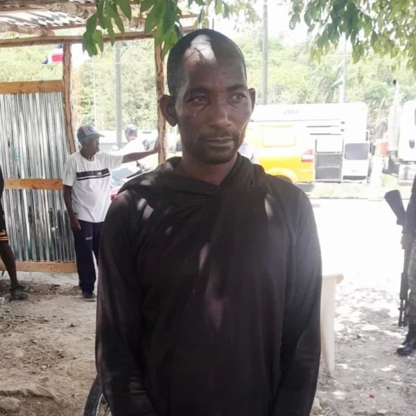 Cae “potea” haitiano en Azua con contactos que apuntan a red de tráfico de migrantes