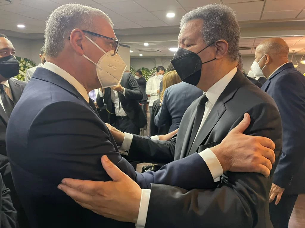 Gonzalo Castillo da condolencias a Leonel Fernández
