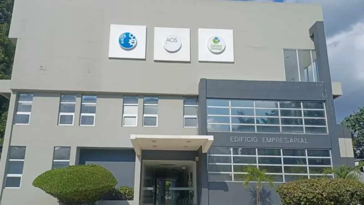 EDIFICIO EMPRESARIAL DE SANTIAGO UNO (1)