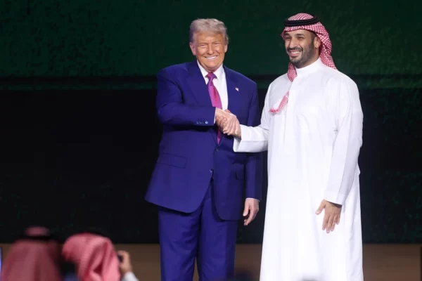 El presidente de los Estados Unidos, Donald Trump, y el príncipe heredero de Arabia Saudí, Mohamed bin Salmán. EFE
