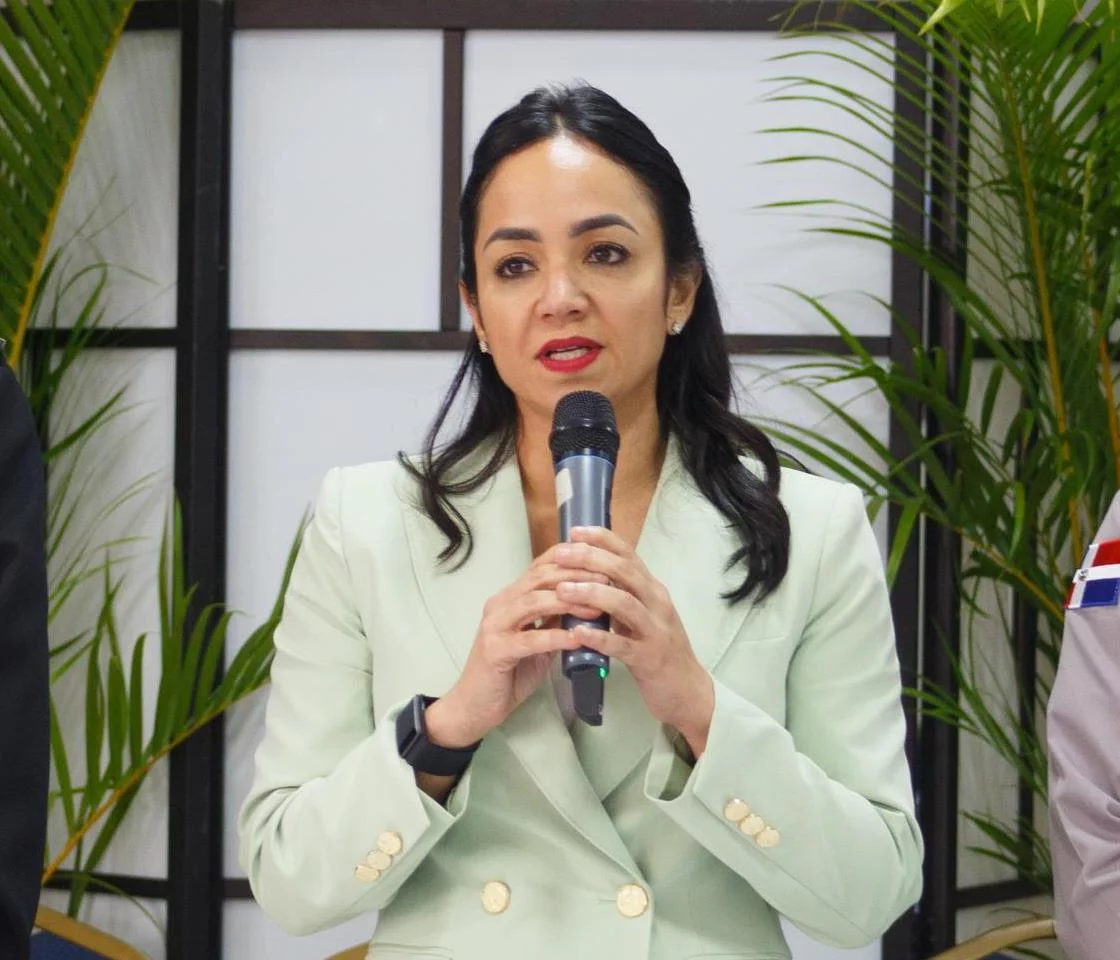 Faride Raful habla en la rueda de prensa de ayer.
