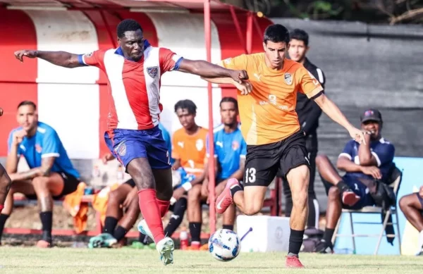 Acción de uno de los partidos entre Cibao y Delfines.