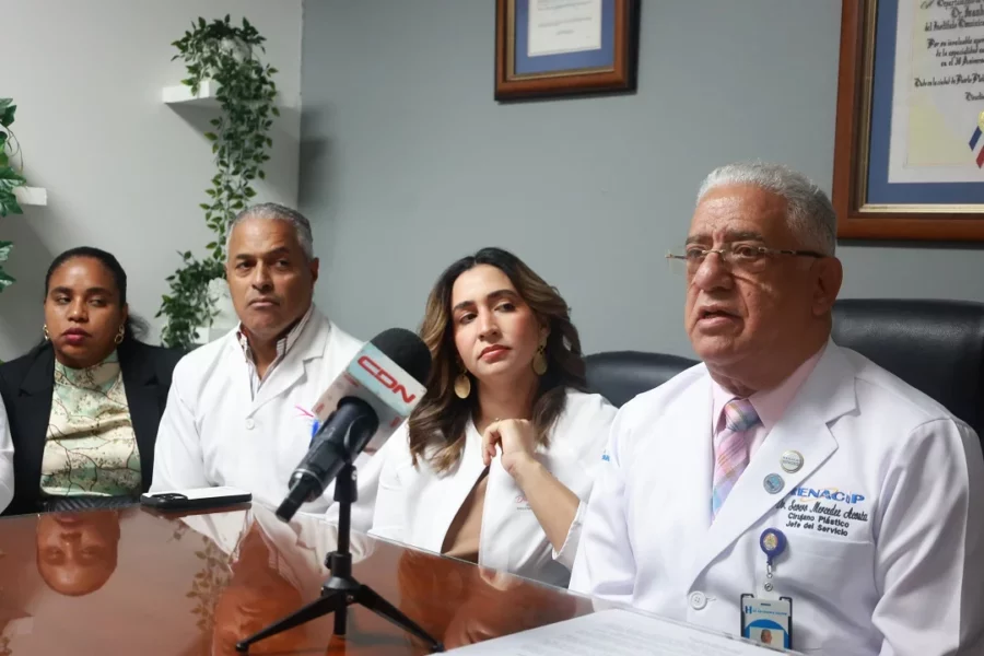 Equipo de cirugía plástica de Hospital Salvador B. Gautier Equipo de cirugía plástica de Hospital Salvador B. Gautier