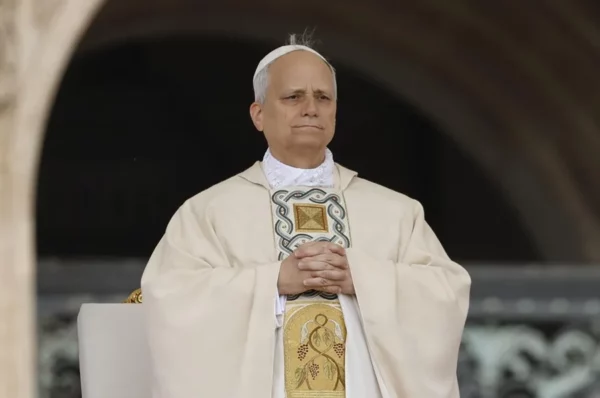 El papa León XIV al inicio de la ceremonia.