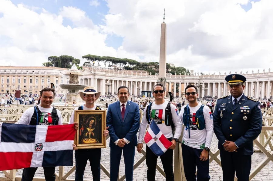 Eliel Jiménez,Manuel Alejandro Grullón Hernández, Edison Santos y Yasser Mármol durante recibimiento en Roma Eliel Jiménez,Manuel Alejandro Grullón Hernández, Edison Santos y Yasser Mármol durante recibimiento en Roma