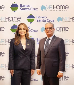 Elizabeth-Santiago-directora-ejecutiva-Mr.-Home-y-Rafael-Jiminian-vicepresidente-ejecutivo-de-Negocios-de-Santa-Cruz