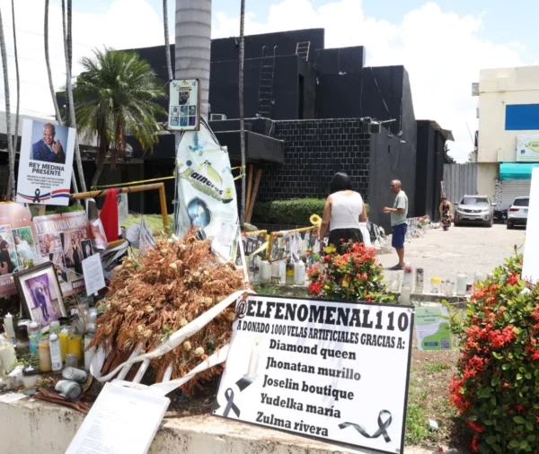 En el Jet Set permanecen algunos afiches de actividades