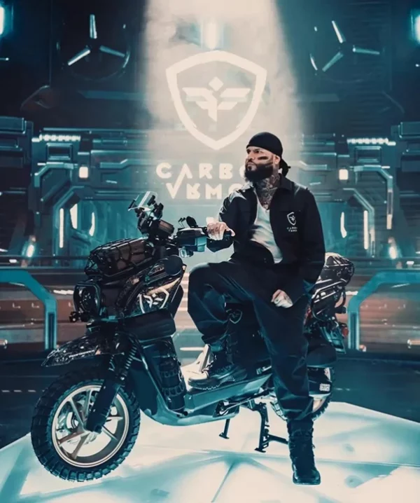Farruko presenta su propia línea de motocicletas