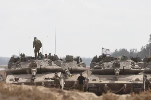 Tanques y soldados israelíes en la frontera con Gaza.