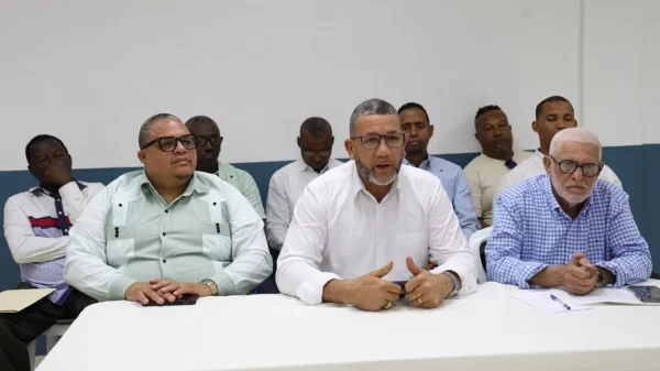 Dirigentes comunitarios de Villa Altagracia exigen que baje el costo del nuevo peaje. José de León