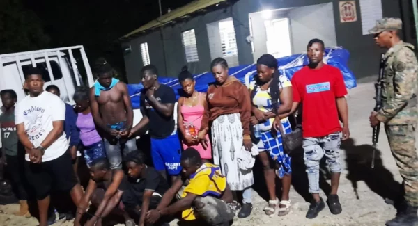 Apresan camionero escondía inmigrantes indocumentados en San Juan de la Maguana