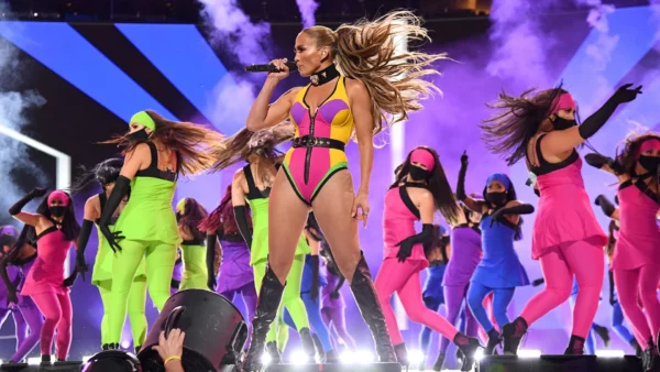 Jennifer Lopez sufre accidente y se fractura la nariz: así fue el momento