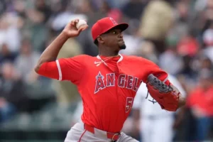 José Soriano le detuvo en 21 la cadena de juegos seguidos con hit a José Ramírez