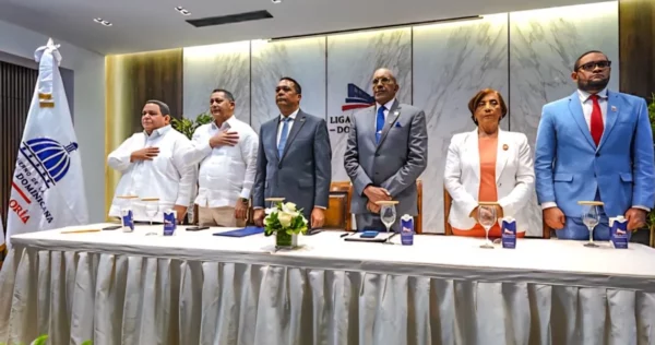 Félix Santana García y Victor D Aza durante el encuentro que tuvo como escenario la Liga Municipal.