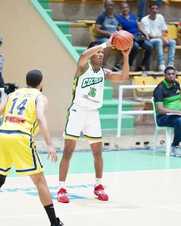 Luis Martínez, jugador de Soles del Este.