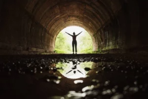 La luz al final del túnel "eres tú"