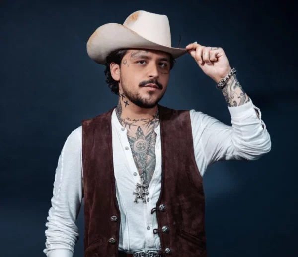Christian Nodal trae de nuevo todas sus rancheras.