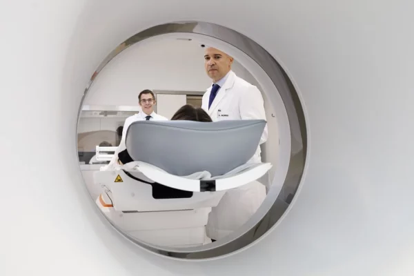 Nuevo equipo de tomografía computarizada que ofrece mejores imágenes con menos radiación