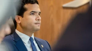 Omar Fernández ante encuestas: “Siempre mi padre primero, por encima de lo que pase por la cabeza”