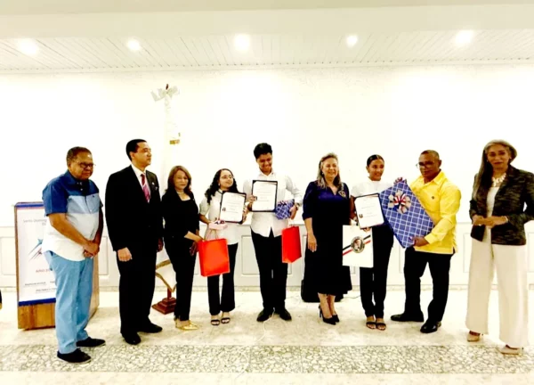 Premiación del Concurso Literario "Conozcamos Nuestros Héroes" en Santo Domingo