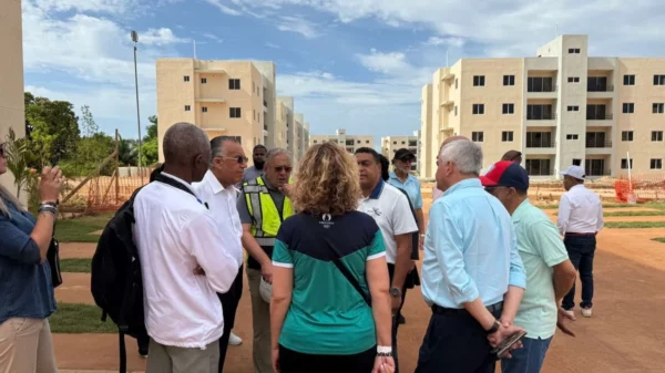José P. Monegro conversa con ejecutivos de Centro Caribe Sports
