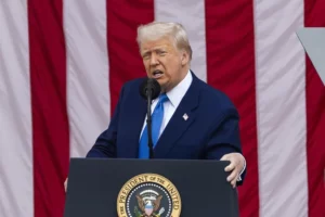 El presidente de Estados Unidos, Donald Trump, este lunes en Arlington, (Virginia, EE.UU.)