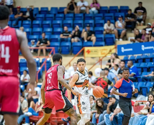 VICTOR MARTiNEZ reales