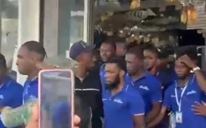 Migración inspecciona tiendas y detiene a 92 haitianos indocumentados