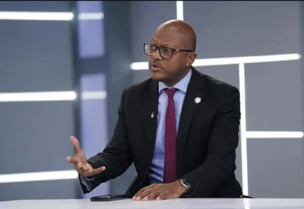 Colegio Médico denuncia despidos masivos de galenos en SNS y Salud Pública