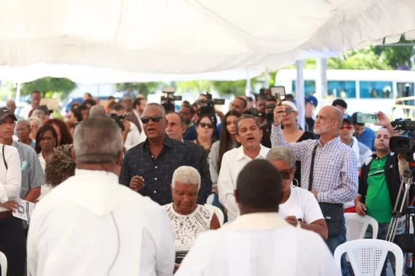 Familiares se reunieron para recordar a sus muertos de la tragedia en Jet Set. Elieser Tapia