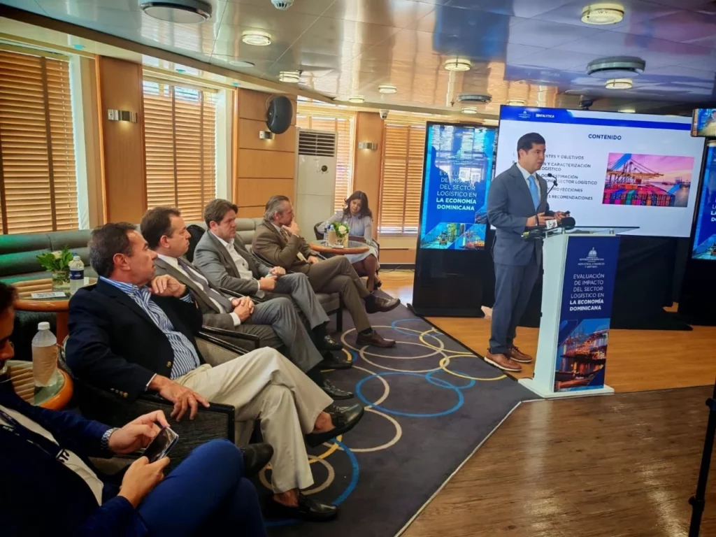 Vícto -Ito- Bisonó, ministro de Industria, Comercio y Mipymes (MICM), en presentación de estudio